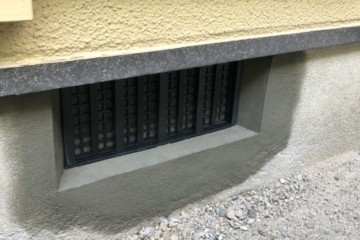 住宅基礎の左官補修工事を行いました。