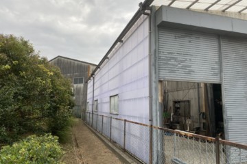 福岡県福岡市東区で工場の外壁ポリカ波板張り替え工事を行いました。
