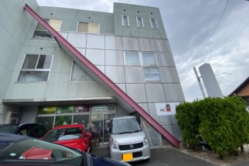 福岡県古賀市で店舗外壁塗装工事を行っています。