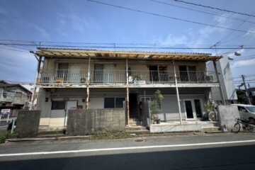 福岡県久留米市でアパート外壁塗装工事を行っています。
