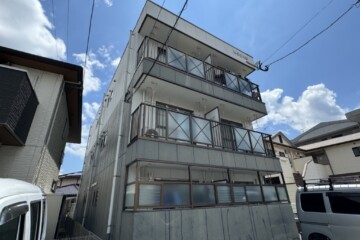 福岡県福岡市南区のマンションで屋上防水工事・塗装工事を行っています。
